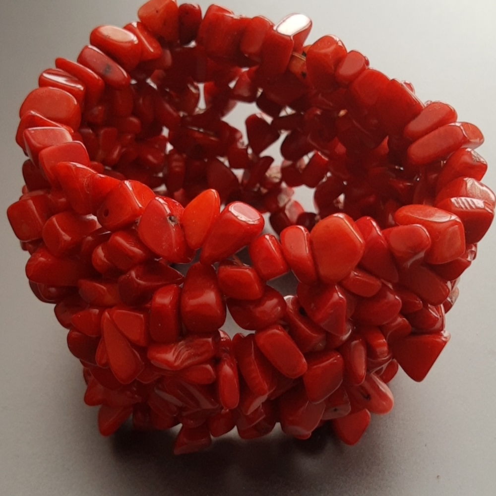 Shiny red tiny-stoned stretch bracelet